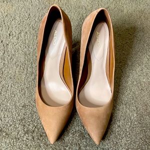 Aldo Suede pumps in Tan